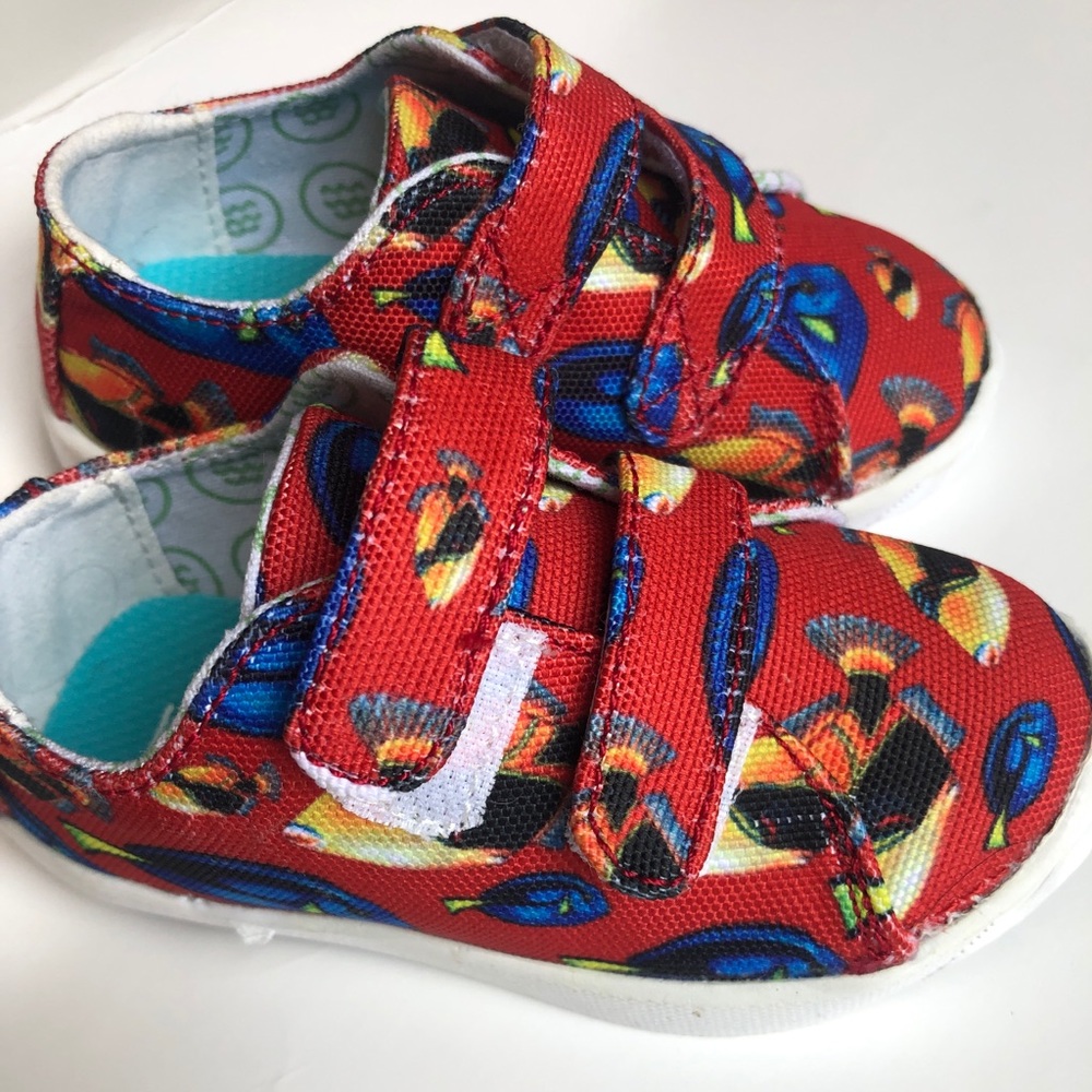 Blu kicks toddler fish shoes Sz 6